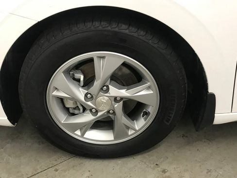 Used 2023 Hyundai Elantra SE image 44