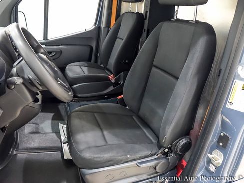 Used 2021 Mercedes-Benz Sprinter 2500 image 7