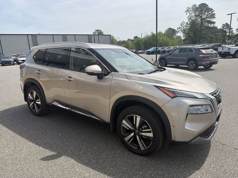 Used 2023 Nissan Rogue SL w/ SL Premium Package image 9