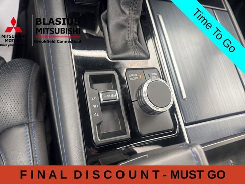 Used 2024 Toyota Tundra Platinum AWD/4WD image 30