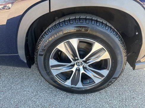 Used 2022 Toyota Highlander XLE image 12