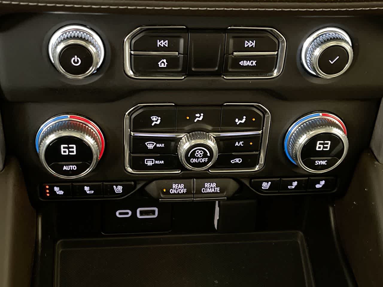 Used 2023 GMC Yukon SLT w/ SLT Luxury Package AWD/4WD image 19