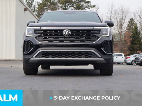 Used 2025 Volkswagen Atlas Cross Sport SE FWD image 4