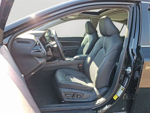 Used 2024 Toyota Camry SE w/ Cold Weather Package FWD image 13