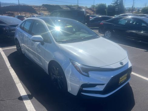 New 2025 Toyota Corolla SE image 3