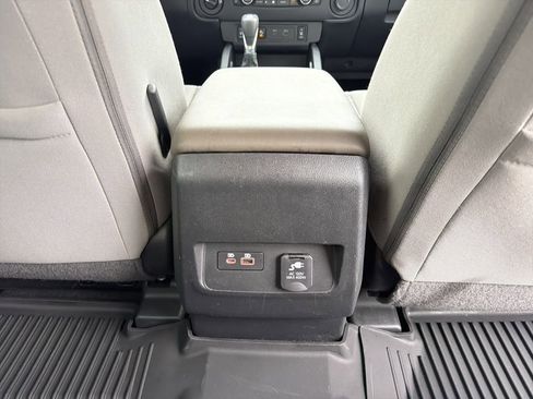 Used 2022 Nissan Frontier SV AWD/4WD image 26