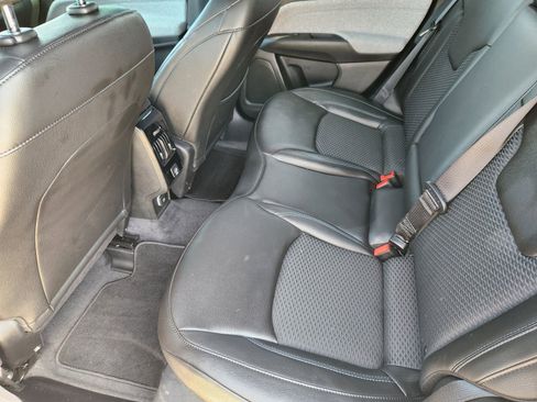 Used 2025 Jeep Compass Latitude image 24