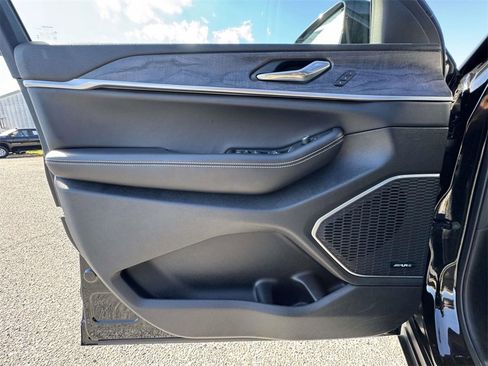 Used 2025 Jeep Grand Cherokee L Limited w/ Luxury Tech Group II image 27