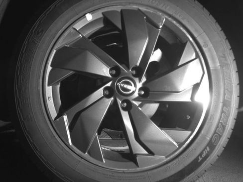 Used 2025 Nissan Rogue SV FWD image 17