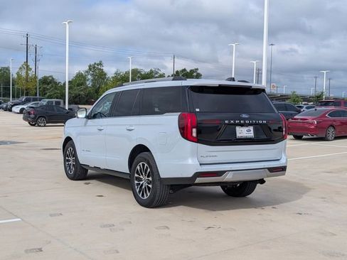 Used 2025 Ford Expedition Platinum AWD/4WD image 4