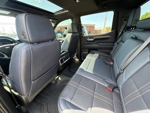 Used 2022 Chevrolet Silverado 1500 High Country w/ High Country Premium Package AWD/4WD image 32