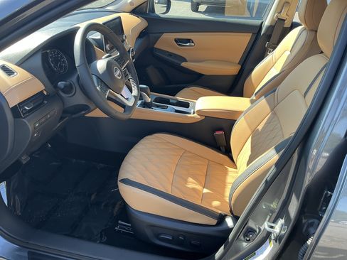 Used 2025 Nissan Sentra SV w/ SV Premium Package FWD image 10