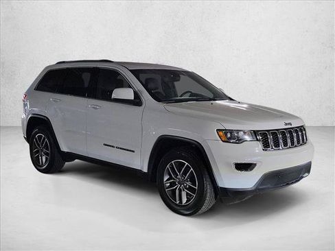 Used 2019 Jeep Grand Cherokee Laredo w/ Laredo X Package RWD image 3