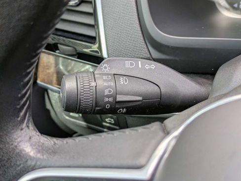 Used 2017 Volvo XC90 T6 Momentum w/ Vision Package image 38