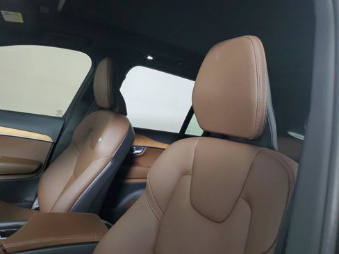 Certified 2024 Volvo XC90 T8 Plus AWD/4WD image 23
