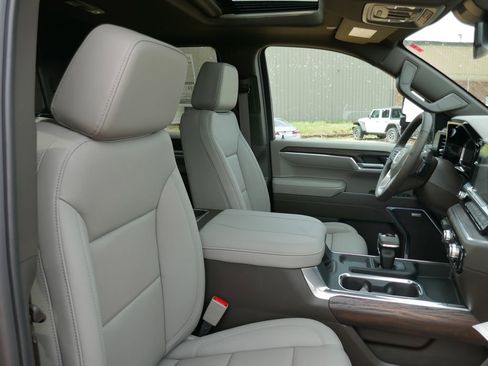 New 2026 GMC Sierra 1500 SLT image 12