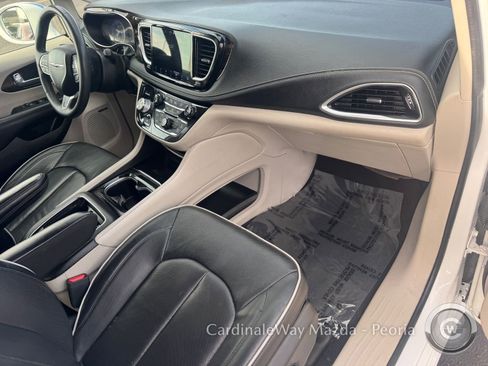 Used 2022 Chrysler Pacifica Limited image 13