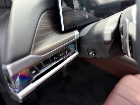 Used 2025 BMW 760i xDrive w/ Executive Package image 14