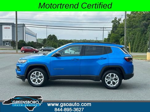 Used 2025 Jeep Compass Latitude AWD/4WD image 2