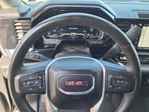 Used 2024 GMC Sierra 1500 SLT image 10