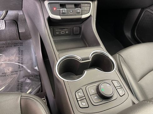 Used 2024 GMC Terrain SLT image 41