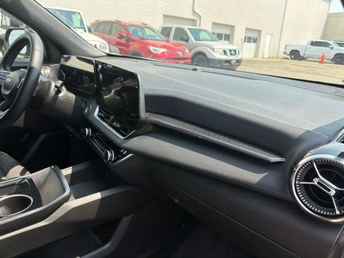 Used 2025 Chevrolet Equinox LT w/ Safety and Technology Package AWD/4WD image 23