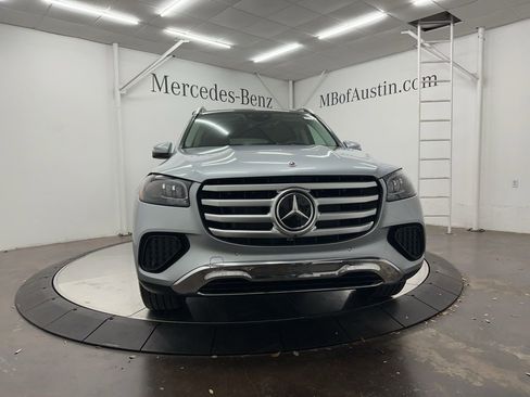 Used 2025 Mercedes-Benz GLS 450 4MATIC image 2