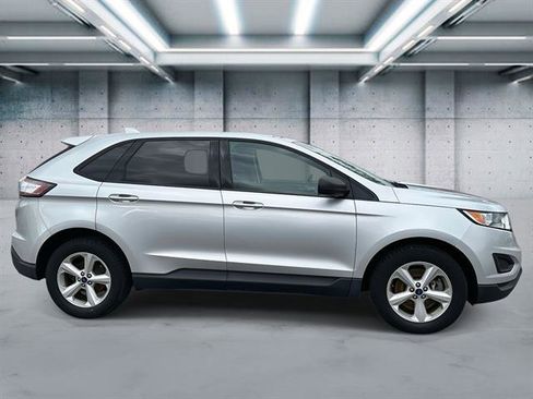 Used 2018 Ford Edge SE image 3