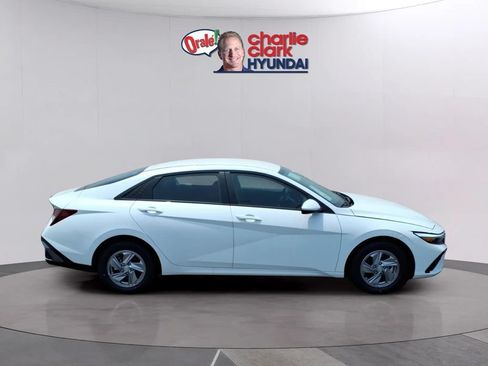 New 2026 Hyundai Elantra SE FWD image 6