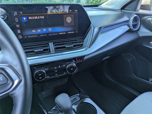 Used 2025 Chevrolet Trax LT w/ LT Convenience Package image 20