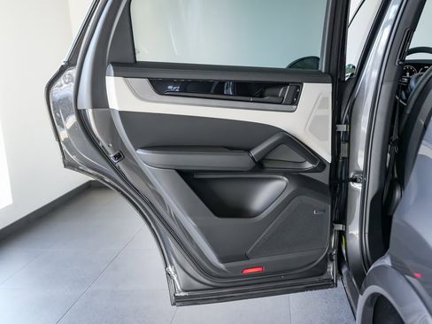 New 2026 Porsche Cayenne E-Hybrid image 23