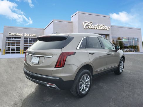 Certified 2022 Cadillac XT5 Premium Luxury image 3