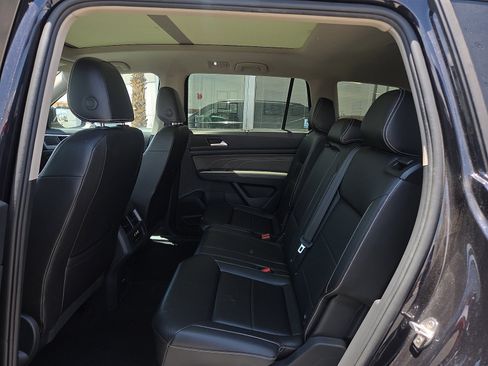 Used 2022 Volkswagen Atlas SE w/ Panoramic Sunroof Package AWD/4WD image 6