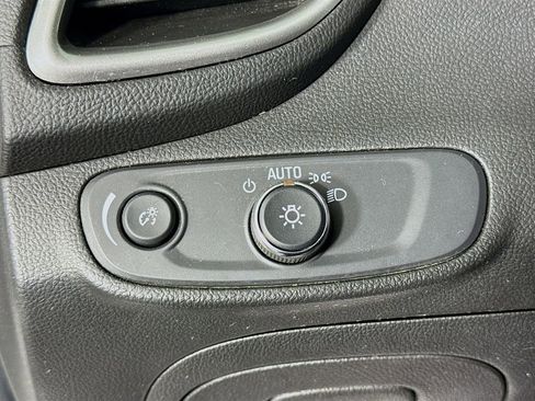 Used 2020 Chevrolet Trax LT w/ LT Convenience Package image 23