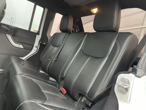 Used 2017 Jeep Wrangler Unlimited Sahara w/ Max Tow Package image 13