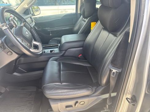 Used 2023 Ford Expedition Max XLT RWD image 2