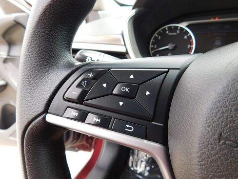 Used 2024 Nissan Altima 2.5 SV FWD image 21