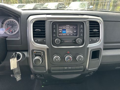 Used 2022 RAM 1500 Classic SLT image 31