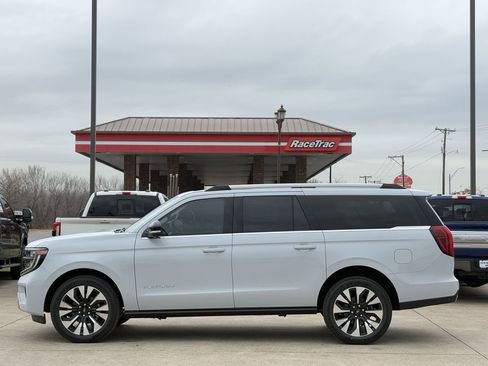 New 2026 Ford Expedition Max Platinum w/ Driver's Package image 3