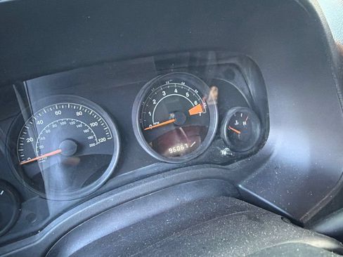 Used 2016 Jeep Patriot High Altitude AWD/4WD image 10