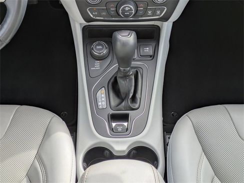 Used 2021 Jeep Cherokee Latitude Lux w/ Comfort/Convenience Group image 20