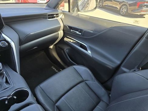 Used 2021 Toyota Venza XLE w/ Softex Package image 19