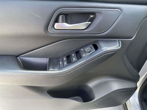 Used 2025 Nissan Rogue SV FWD image 16