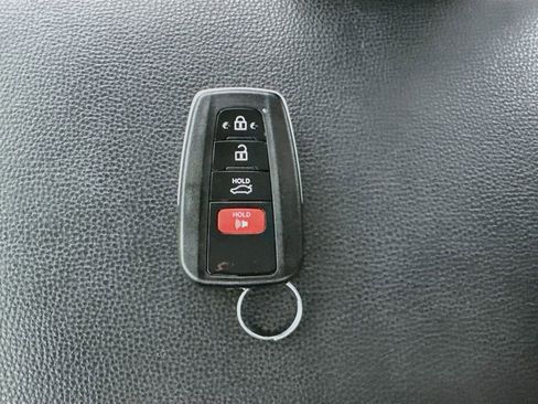 Used 2021 Toyota RAV4 XLE w/ XLE Grade Weather Package AWD/4WD image 27