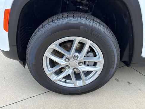 New 2026 Jeep Grand Cherokee Laredo RWD image 4