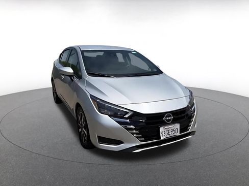 Used 2025 Nissan Versa SV FWD image 3
