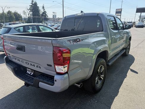 Used 2018 Toyota Tacoma TRD Sport w/ Technology Package RWD image 10