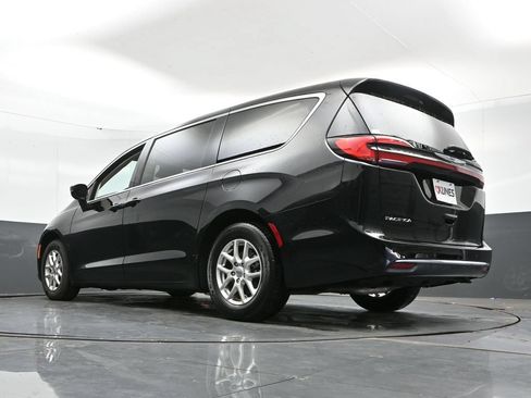 Used 2024 Chrysler Pacifica Touring-L FWD image 46