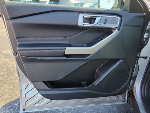 Used 2023 Ford Explorer Limited image 18