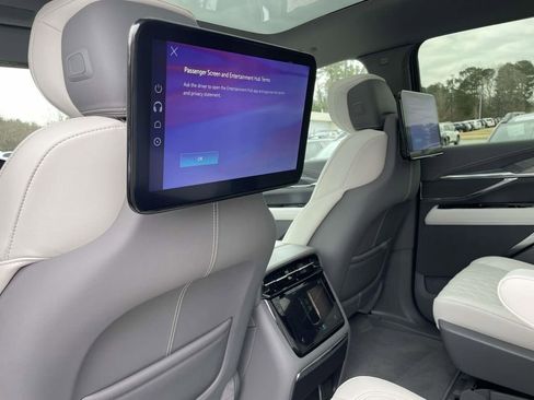 New 2025 Cadillac Escalade IQ Luxury 1 w/ Smart Trailering package image 13